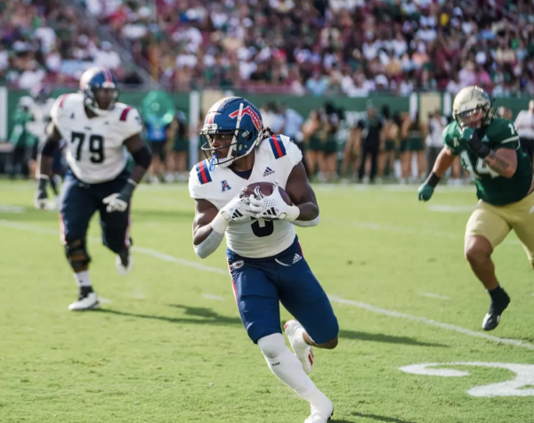 Wide receiver Tony Johnson running with the ball when FAU played USF last season on Oct. 14. 